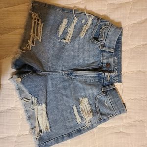 AE NWT Curvy Mom Jean Shorts